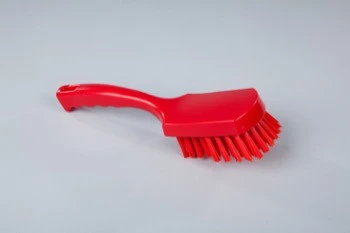 Щетка жесткая с короткой ручкой 275х70 красная арт 10548-3